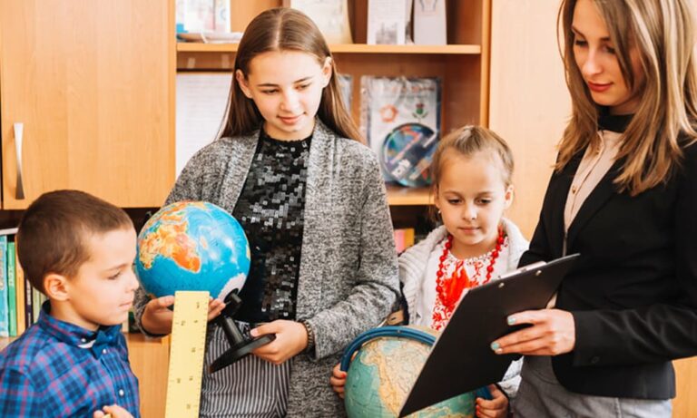 Sistem pendidikan di Finlandia telah diakui secara internasional karena keberhasilannya dalam menciptakan lingkungan belajar yang inklusif, berkualitas, dan berorientasi pada hasil yang tinggi.